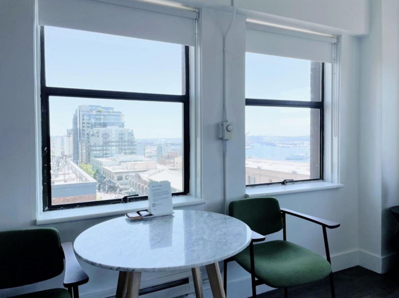 Studio Apartment with Bay View - Non-Smoking