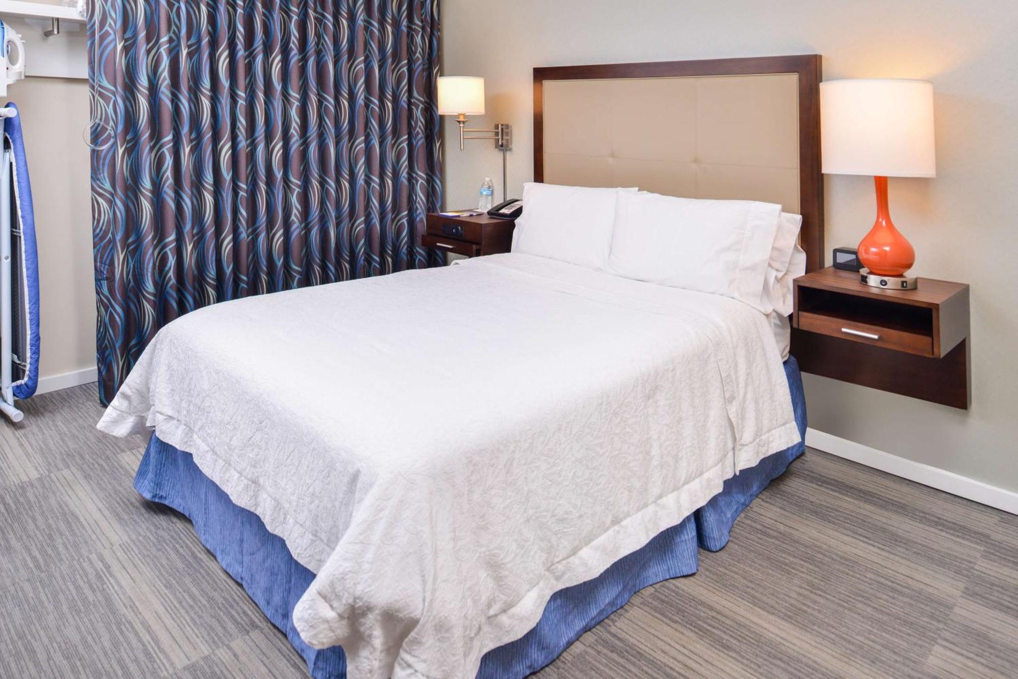Double Room with Tub - Mobility Accessible/Non-Smoking