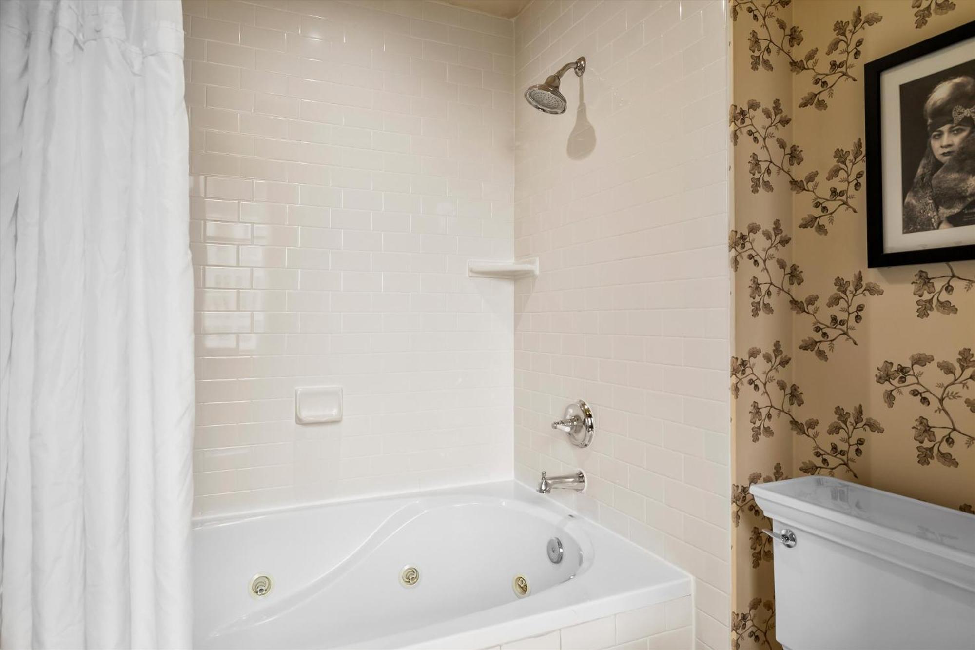 King Corner Whirlpool