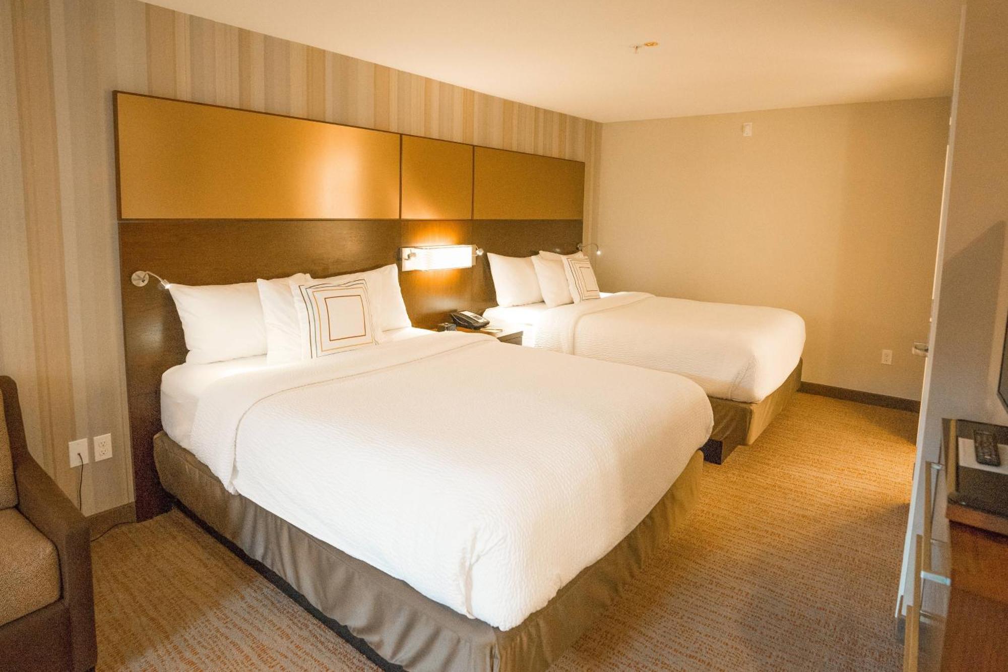 Studio with Two Queen Beds and Sofa Bed - Hearing Accessible,1636768994:JPEG