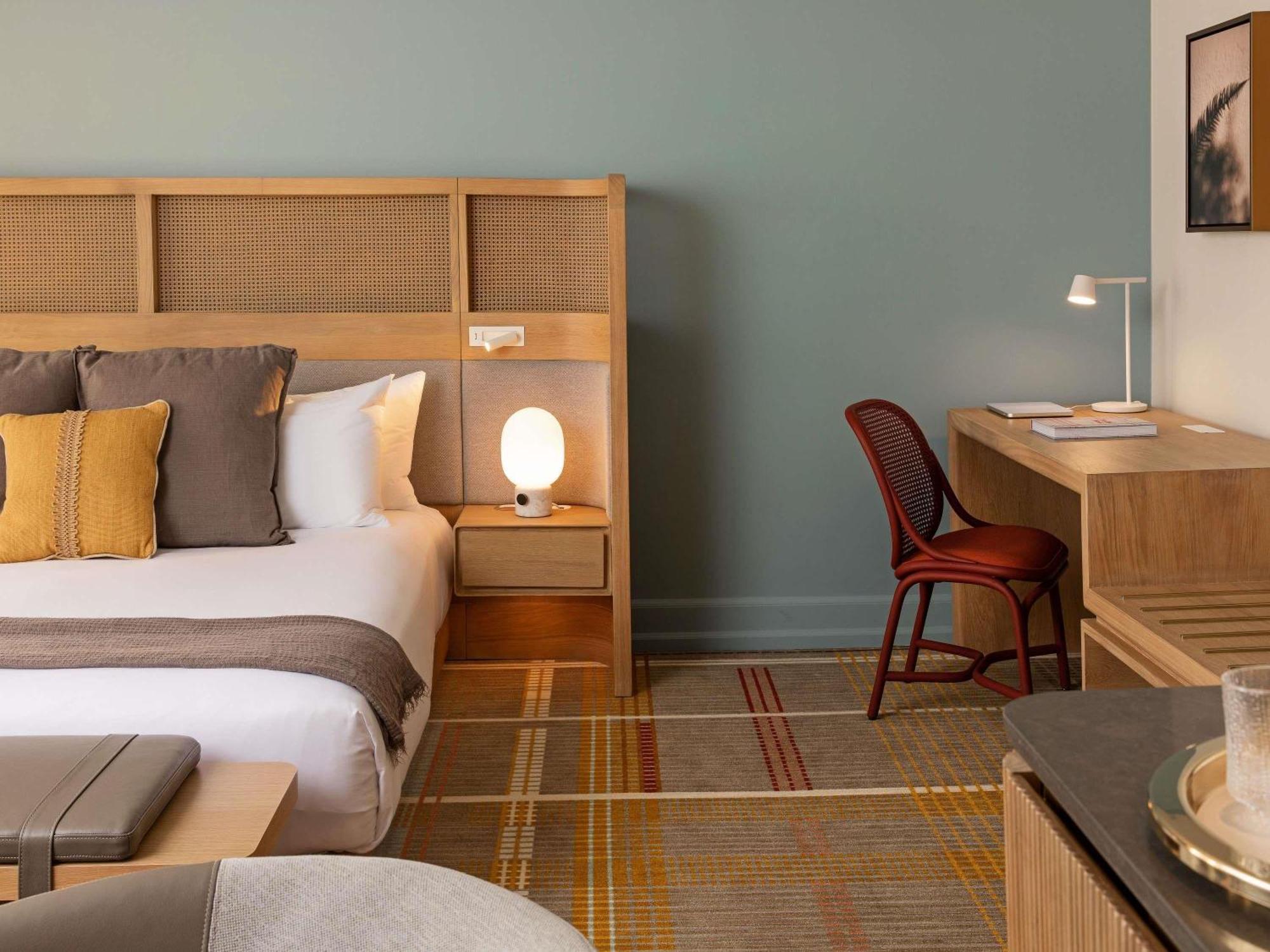 Junior Suite with One King Bed and Cityview,1730007303:JPEG