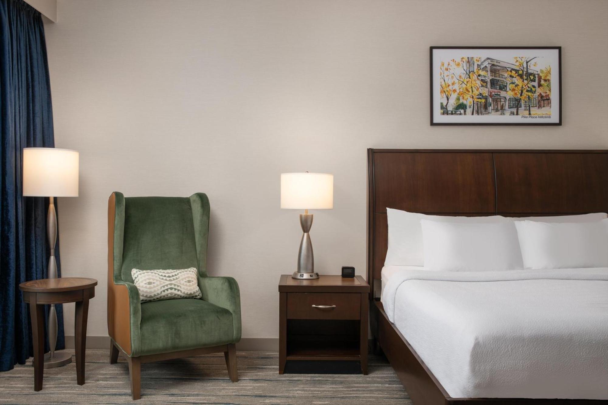 King Room with Transfer Shower - Mobility Access