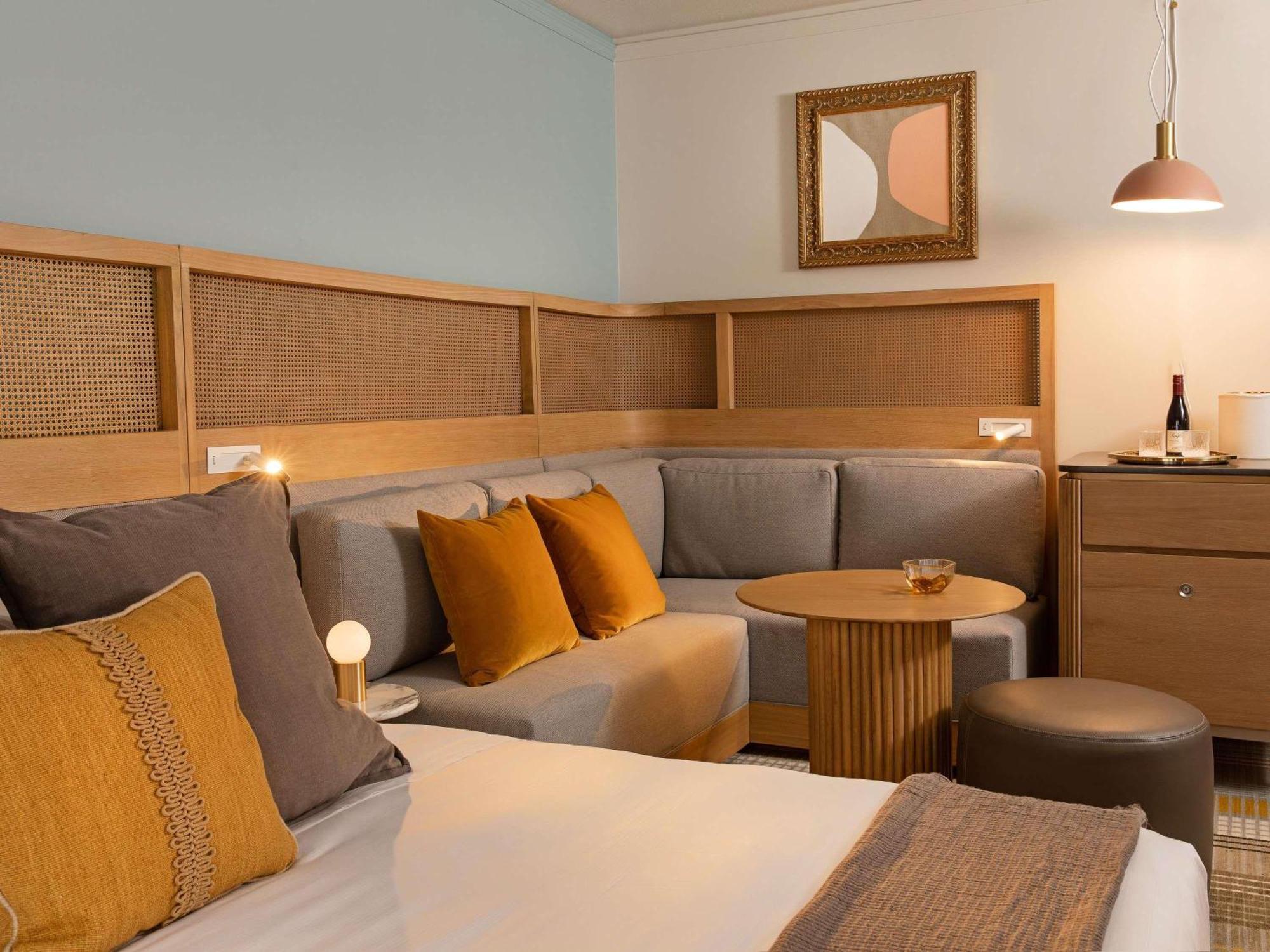 Superior King Room Cityview
