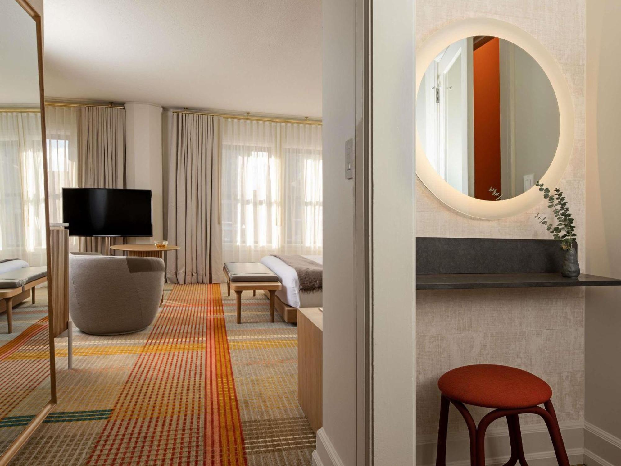 Deluxe King Room City View Mobility Accessible