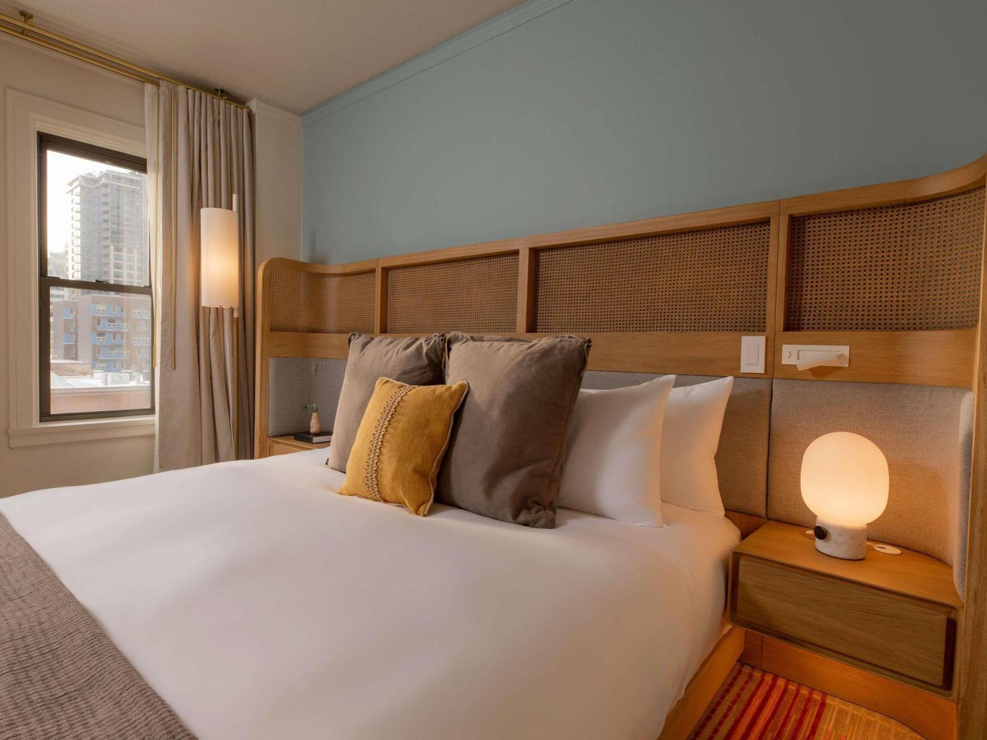 Deluxe King Room City View Mobility Accessible