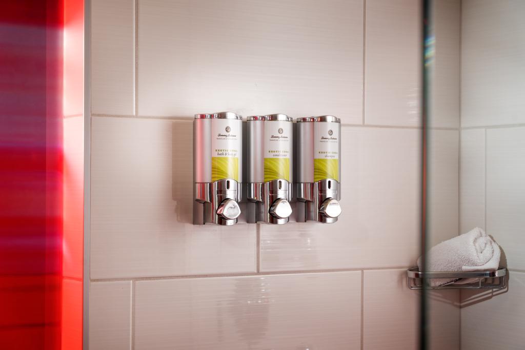 Urban Queen,1275895078:JPEG