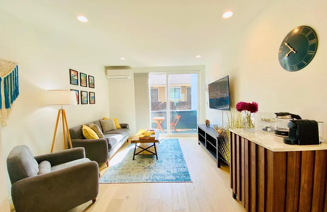 Modern Ballard Townhouse - 92 Walkscore & Rooftop!-1