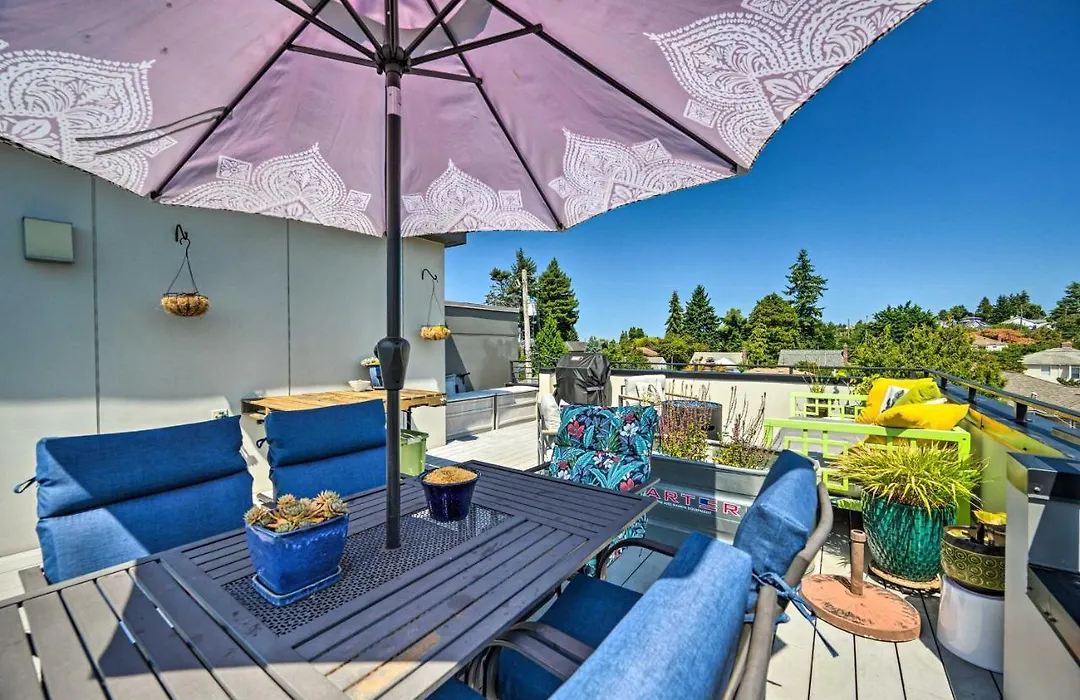 Canal & Mtn Views: Pet-Friendly Seattle Retreat-1
