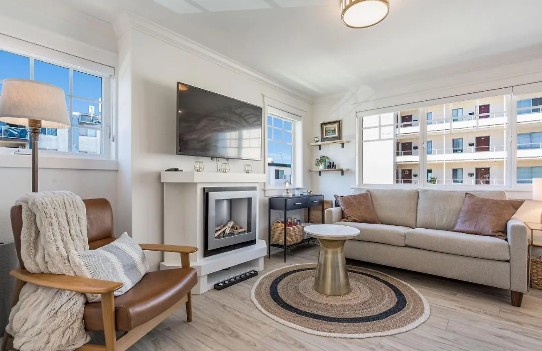 Alki Beach Dream Location Has It All-1
