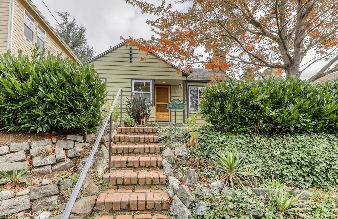 Husky Hideaway - 2 Bed 1 Bath Vacation Home In Seattle-1