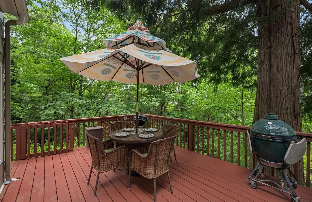 4Br With Firepit, Outdoor Dining And Yard Surrounded By Trees-1