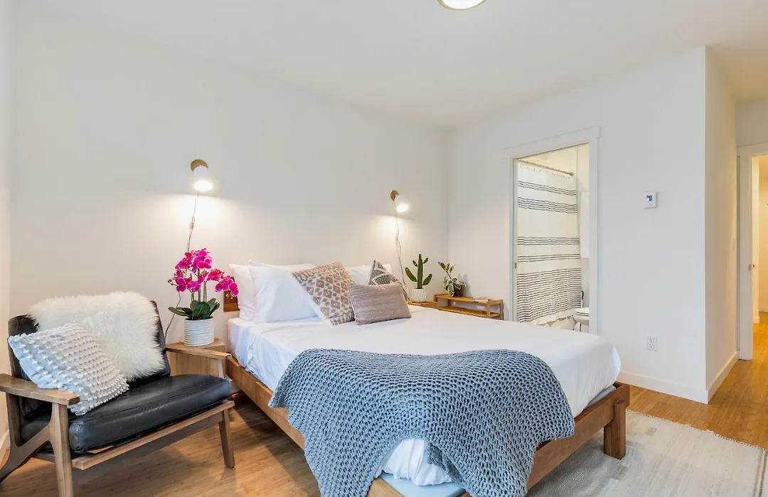 2Br 2Ba The Ballard Modish, Seattle Location With Rooftop View-1
