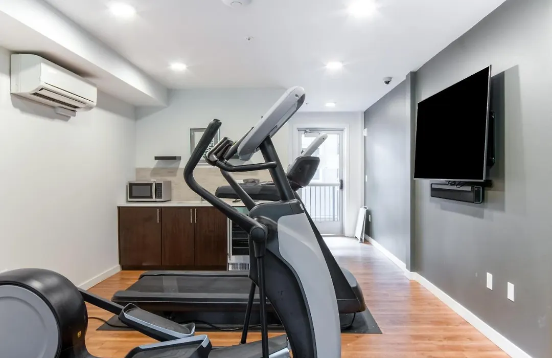 Cozy & Bright Capitol Hill Condo With Rooftop Views! Condo-1