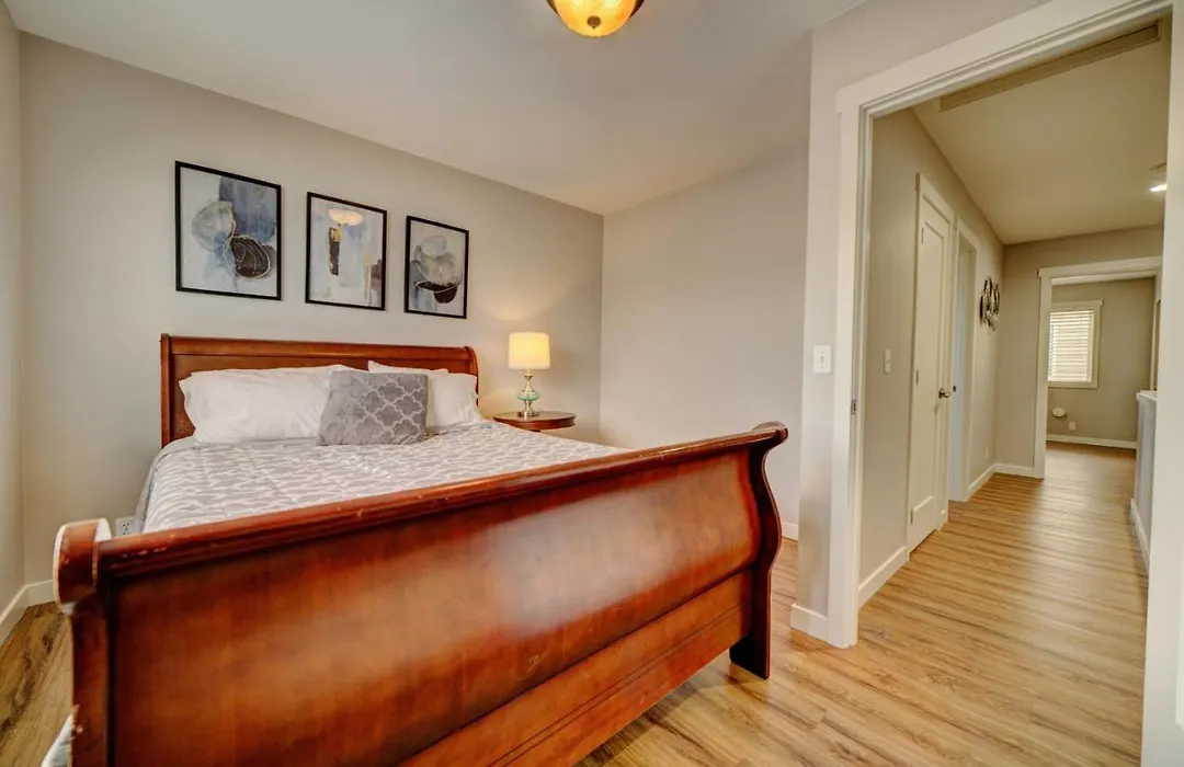 Cozy 2 Bedroom Townhouse In Northgate-1