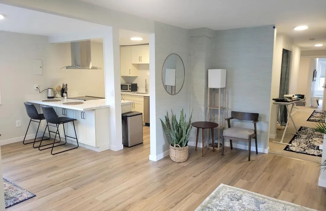 Fresh Top Floor Apartment W/ Balcony-1