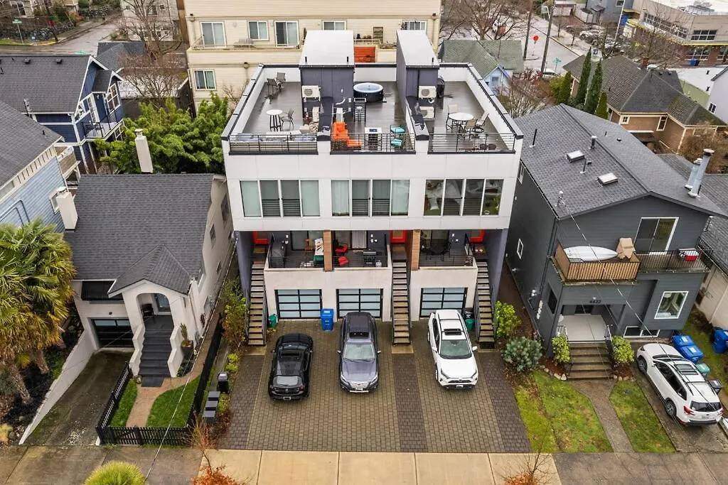 Rooftop Hot Tub! Walk To Cafes, Bars& Restaurants!-1
