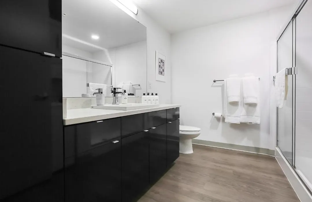 Seattle 1 Bedroom With Tons Of Amenities-1