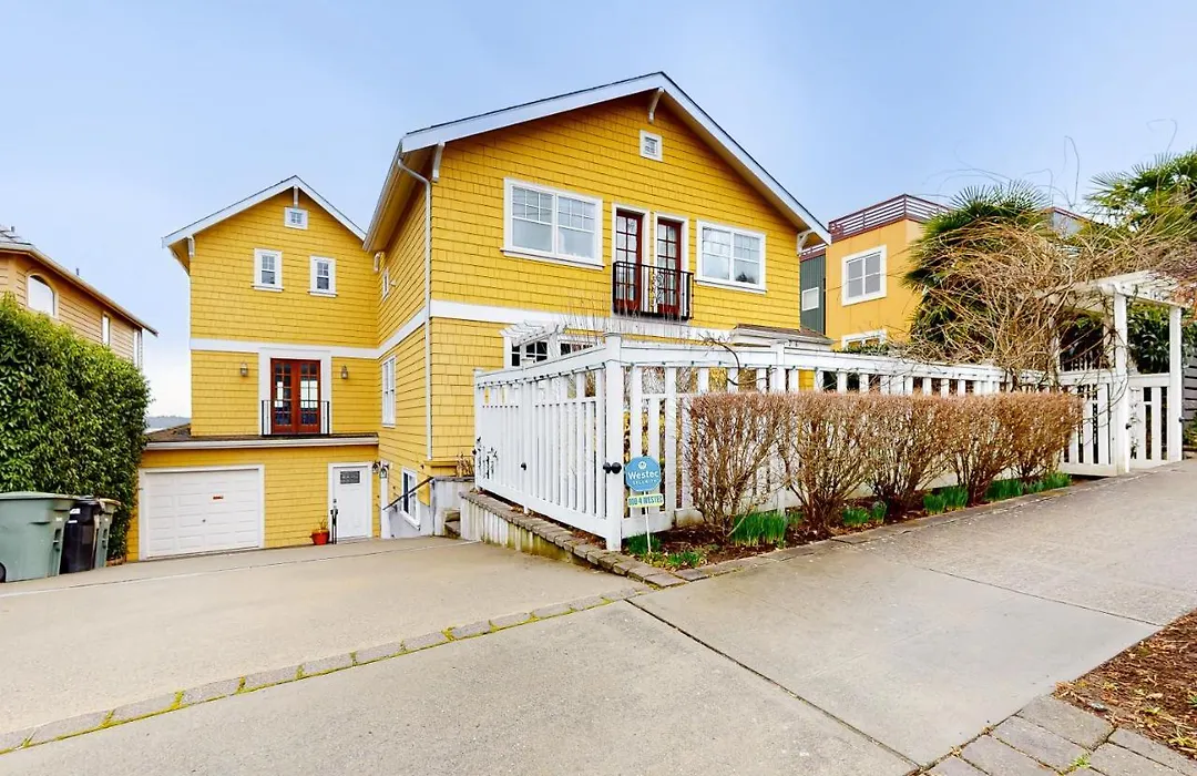Sunny Seattle Escape Villa-1