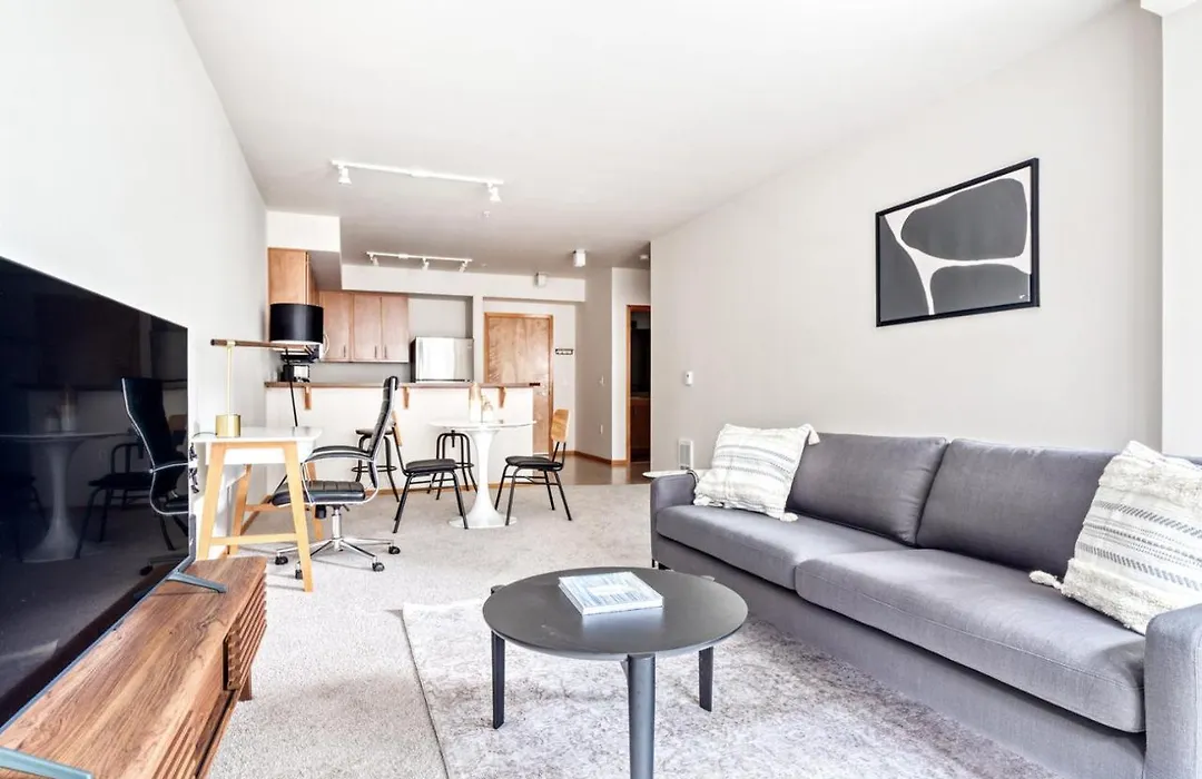 Slu 1Br W Pet Area Gym Space Needle Views Sea-264-1