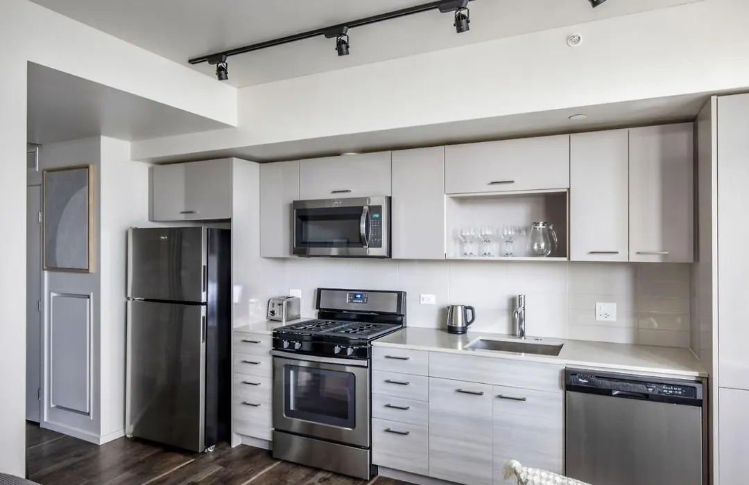South Lake Union Studio W Gym Storage Nr Parks Sea-555-1