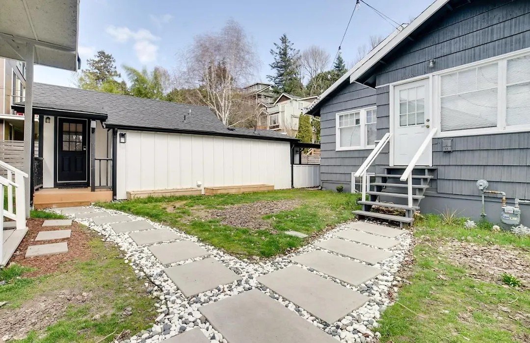 Dreamy Puget Sound Vacation Rental Steps To Bay!-1