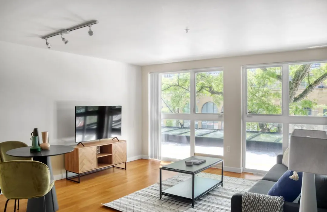 Belltown Studio W Gym Wd Nr Light Rail Sea-422-1