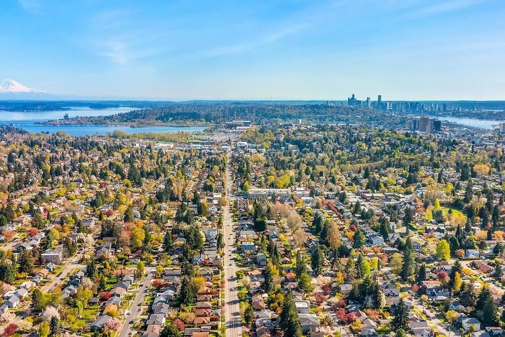 Lilac In Law, Picturesque lower unit-1