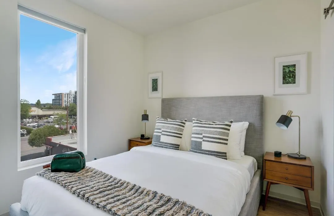 Bright And Fully Furnished Studio In Interbay-1