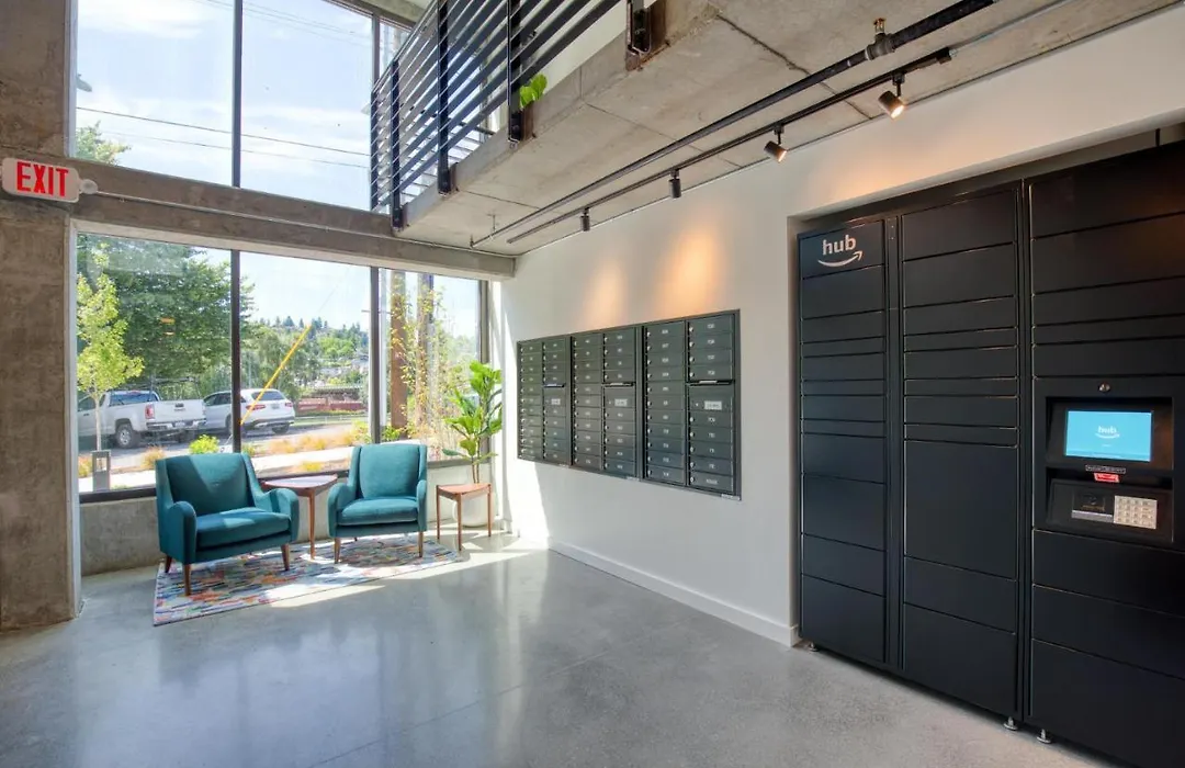 Furnished Interbay Studio Wamenities Roof Views-1