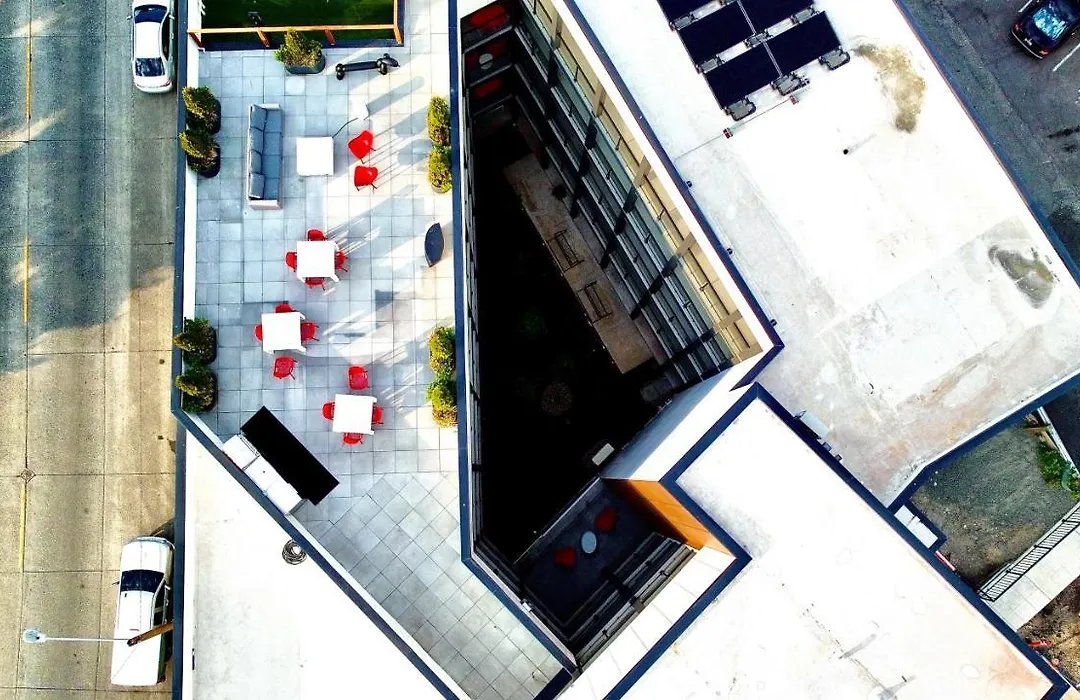 Urban Haven: Luxurious Condo With Exclusive Rooftop Access In Seattle-1