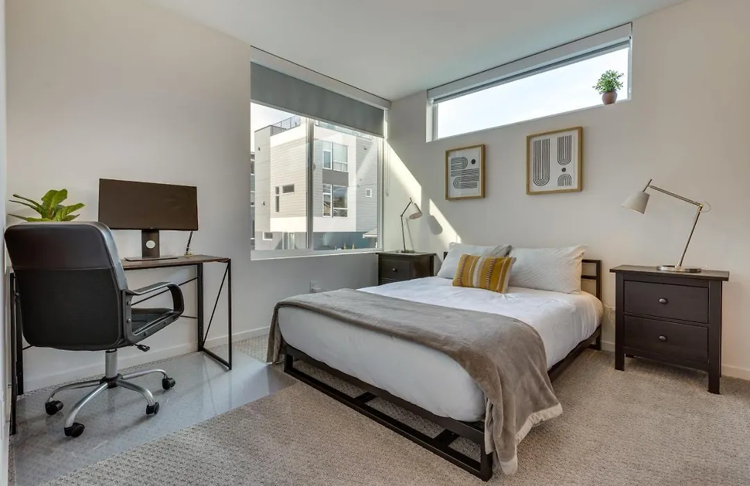 Seattle Vacation Rental Rooftop Deck And Views-1