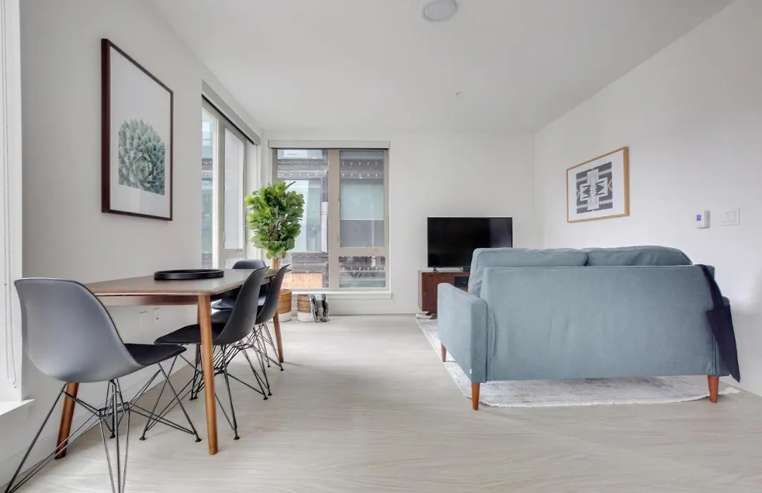 Hip 1Br Apartment In Seattle-1