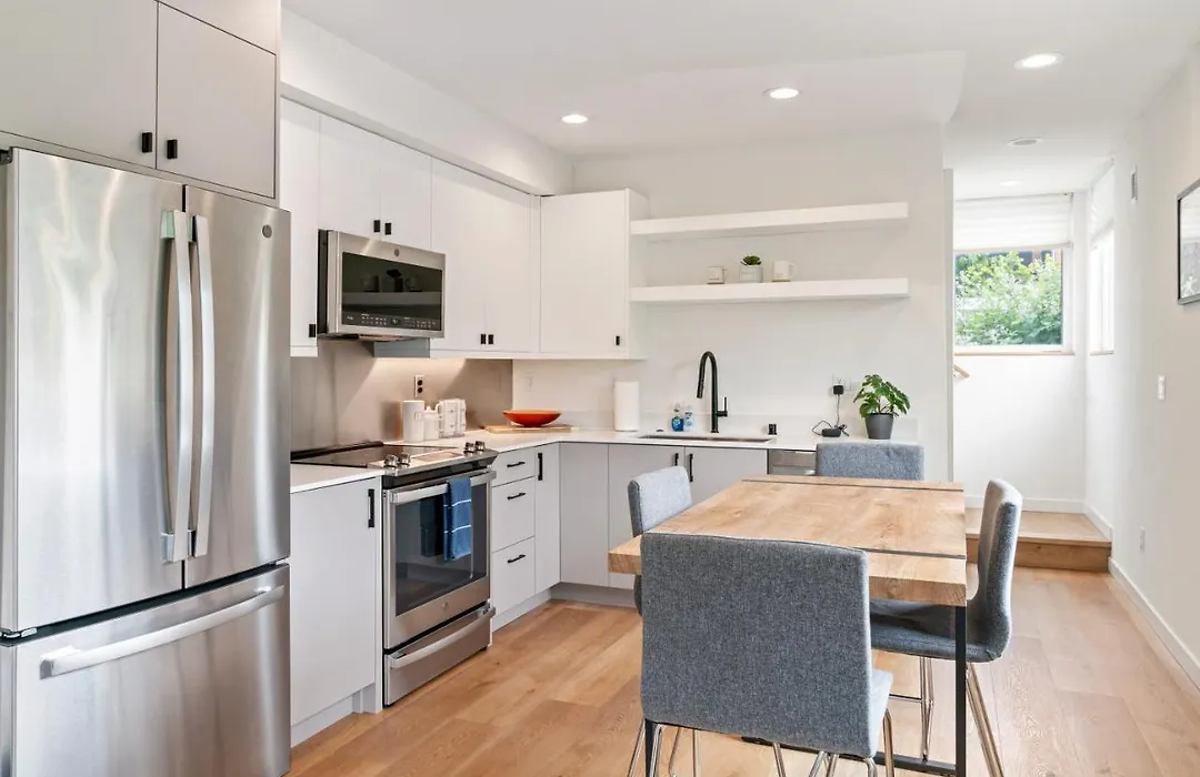 Modern Two Story Townhouse Near Light Rail-1