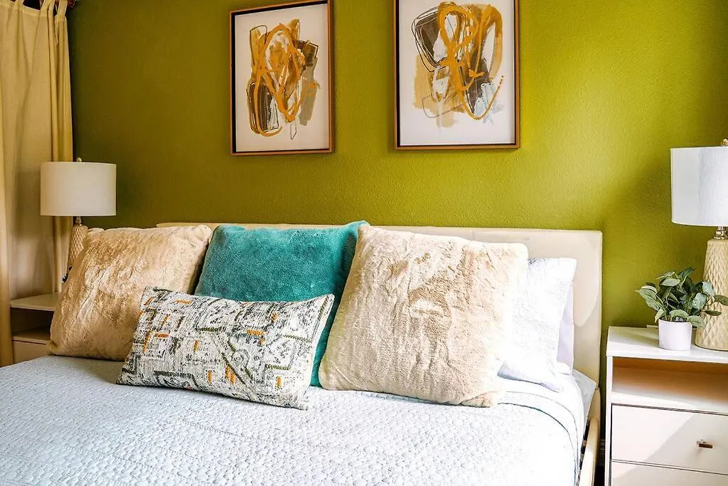 Colorful Downtown Condo, 2 Bedrooms, King Bed-1