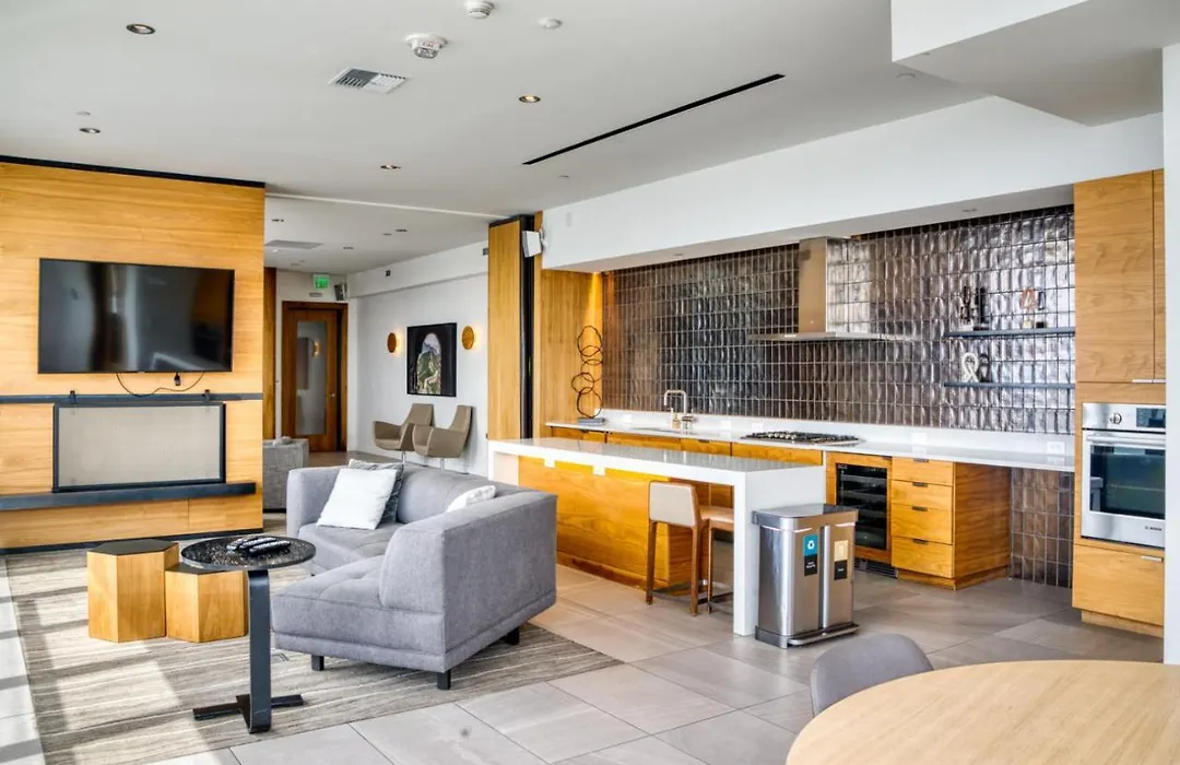 Downtown 1Br W Gym Wd Bbq Nr Dining Shops Sea-399-1