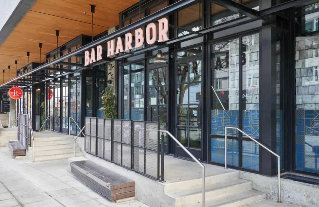 S Lake Union Studio W Gym Wd Nr Denny Park Sea-371-1