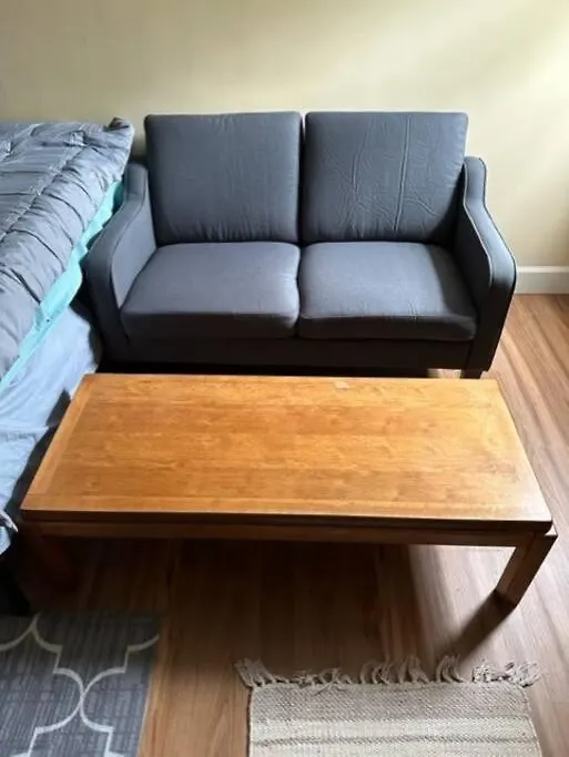 Furnished Studio With Its Own Entrance And Parking, Close To Major Bus Routes, Uw, Hospitals, And Downtown Seattle-1