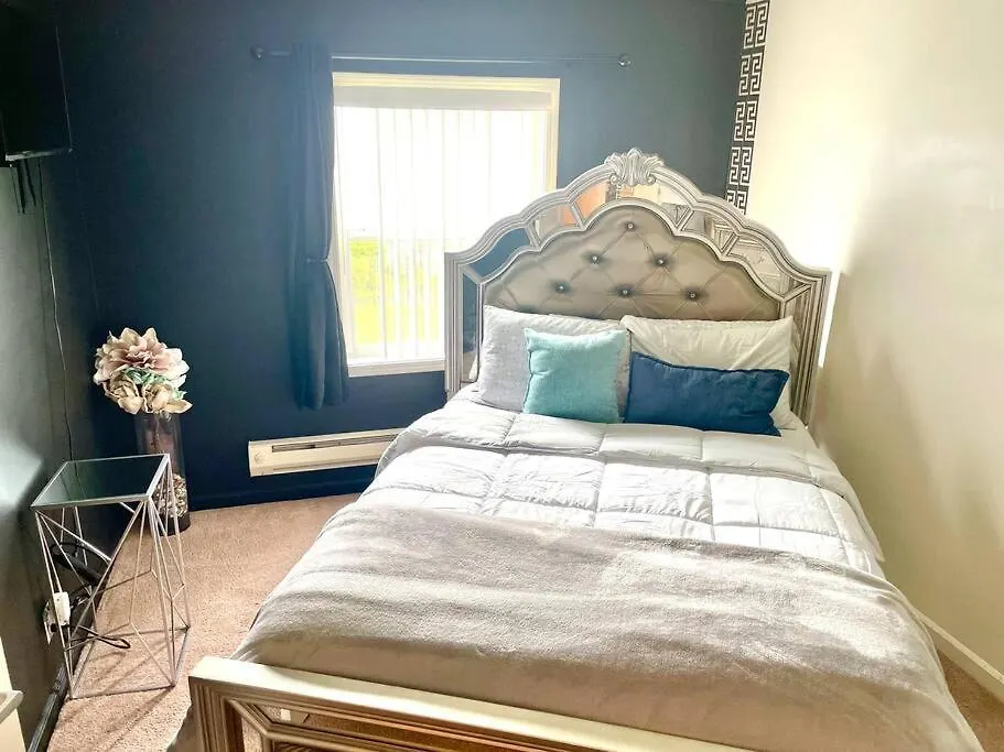 The Golden Serene-Home Away From Home- Heating, Free Wifi & Parking-1