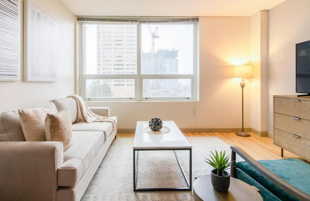 Modern Apartment In Prime Location Id4221X41-1