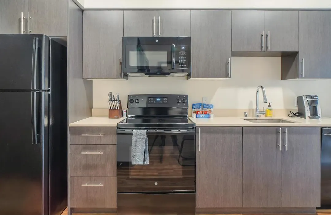 Modern Apartment In Prime Location Id3395X25-1