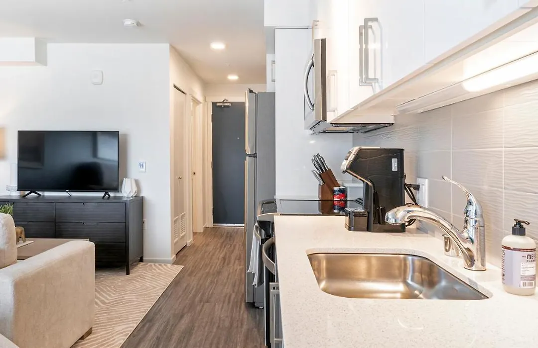 Modern Apartment In Prime Location Id9787X67-1