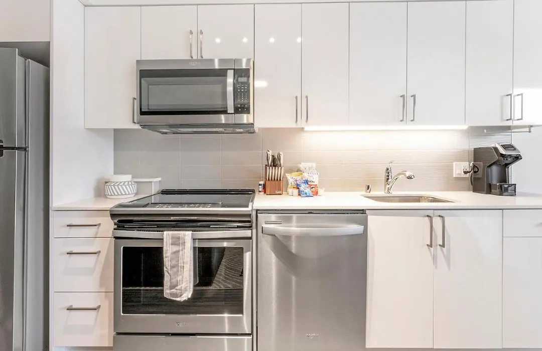 Modern Apartment In Prime Location Id9646X49-1