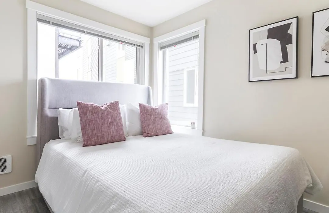 Modern Apartment In Prime Location Id8763X56-1