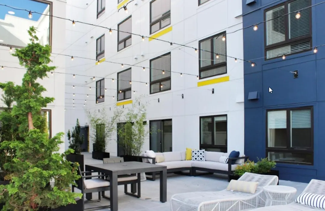 South Lake Union Studio W Gym Storage Nr Parks Sea-557-1