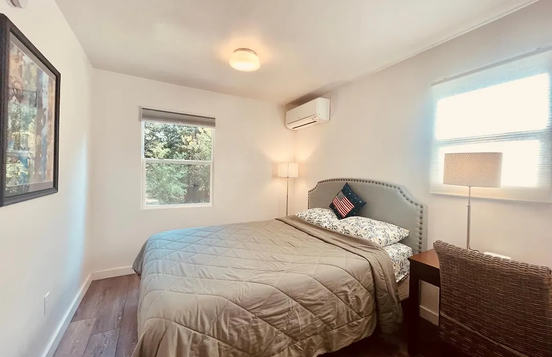 Super Privacy Lakeshore Forest Home With Air Conditioners At Haller Lake-1