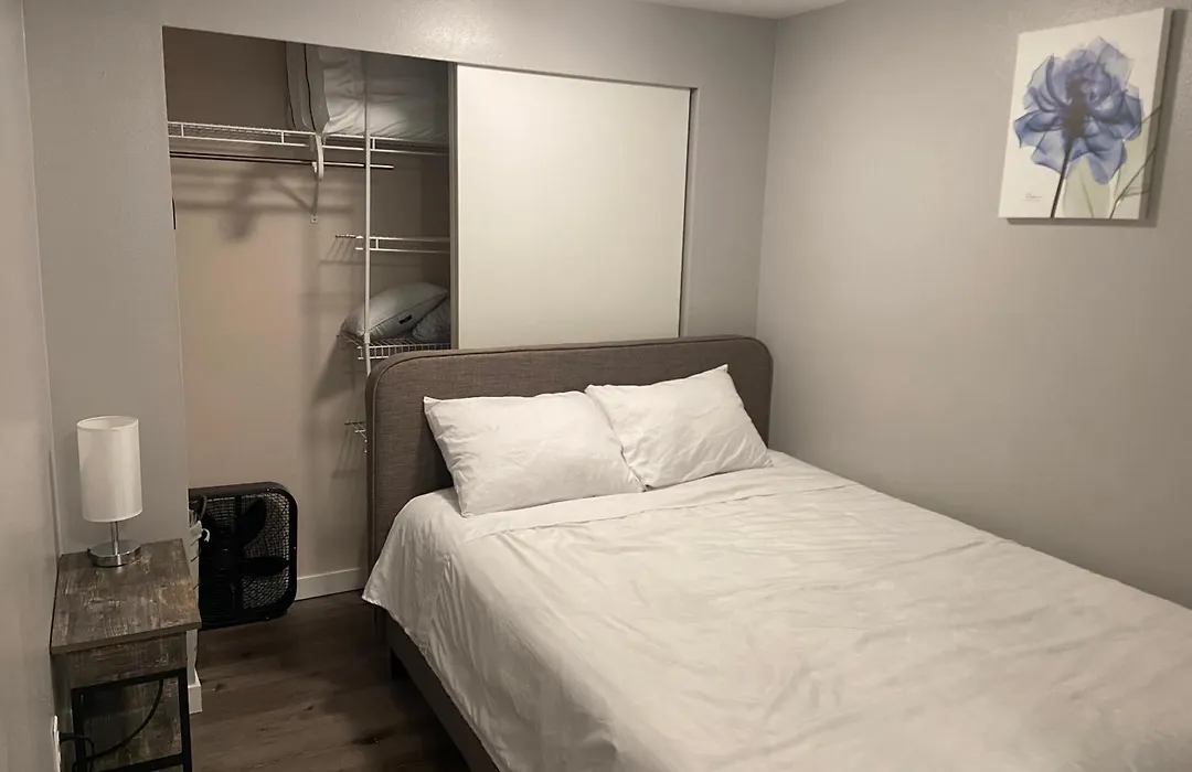 1Br Condo, Air Conditioning, Free Parking, Rooftop View-1