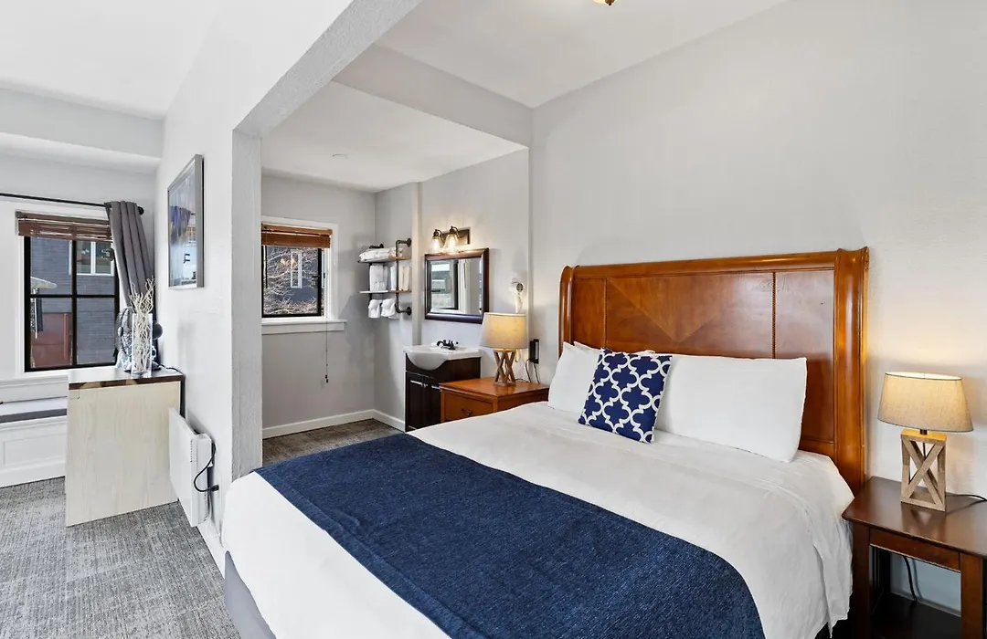College Inn Hotel-1