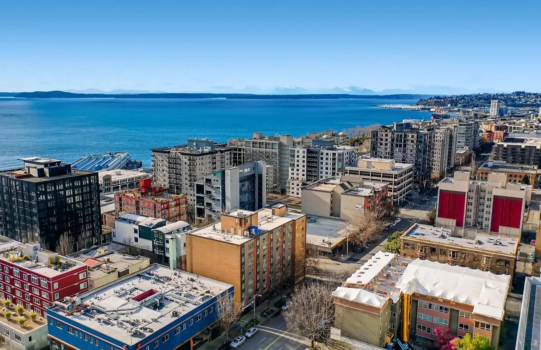 Penthouse Suite Downtown, Top Floor 4 Beds, 2Baths-1