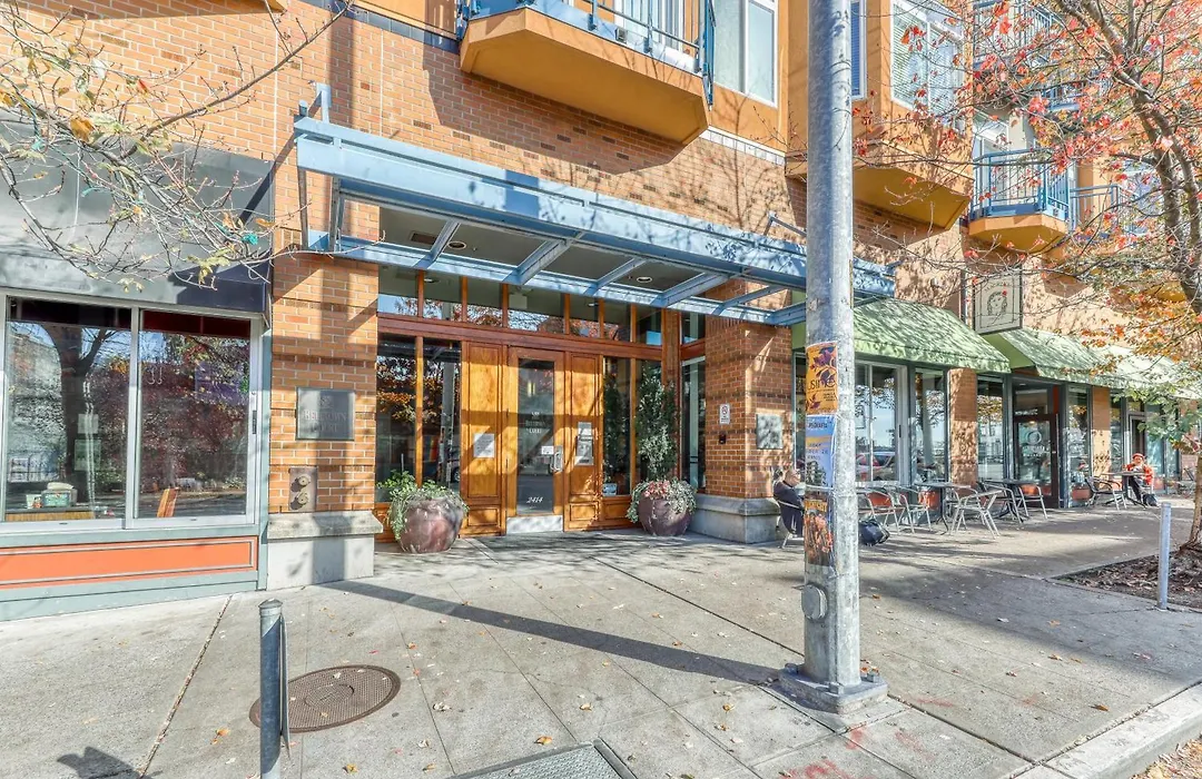 Belltown Court III-1