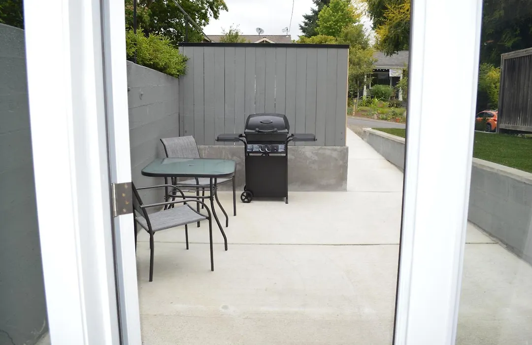 Cozy 1 Bedroom Apartment In Nw Seattle W/ Private Patio-1
